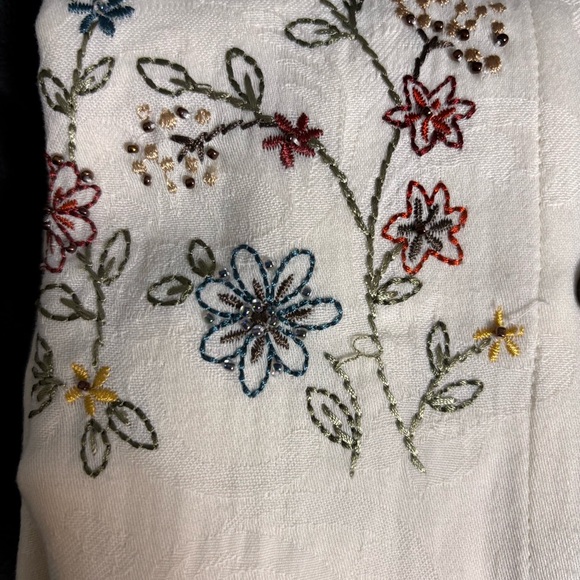 Alfred Dunner Cream Floral Embroidered Button Down Shirt - Picture 7 of 8